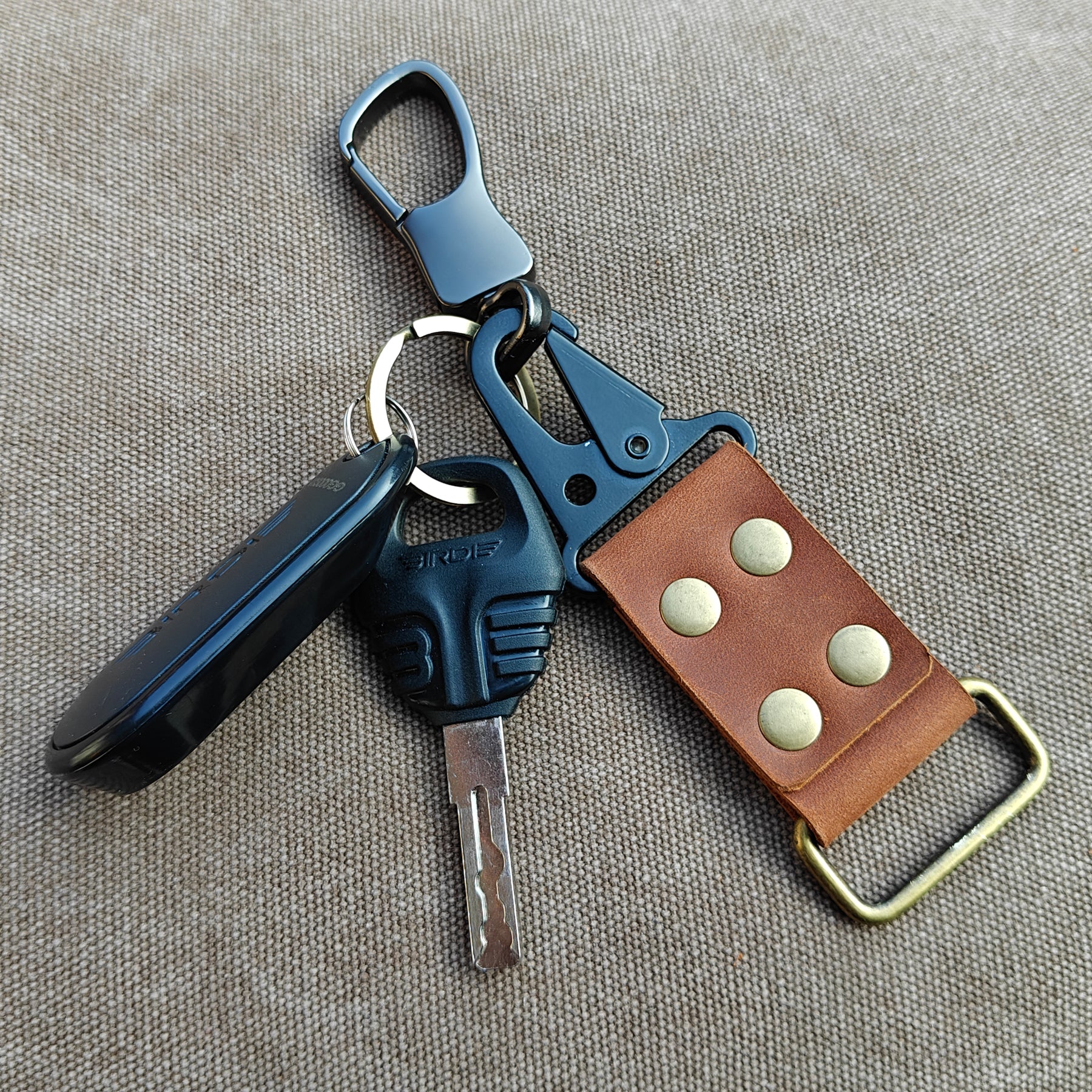 MEEBOY Small Handmade Heavy Duty Key ring holder, 4 Rivets Fixed Widened Leather Carabiner Keys