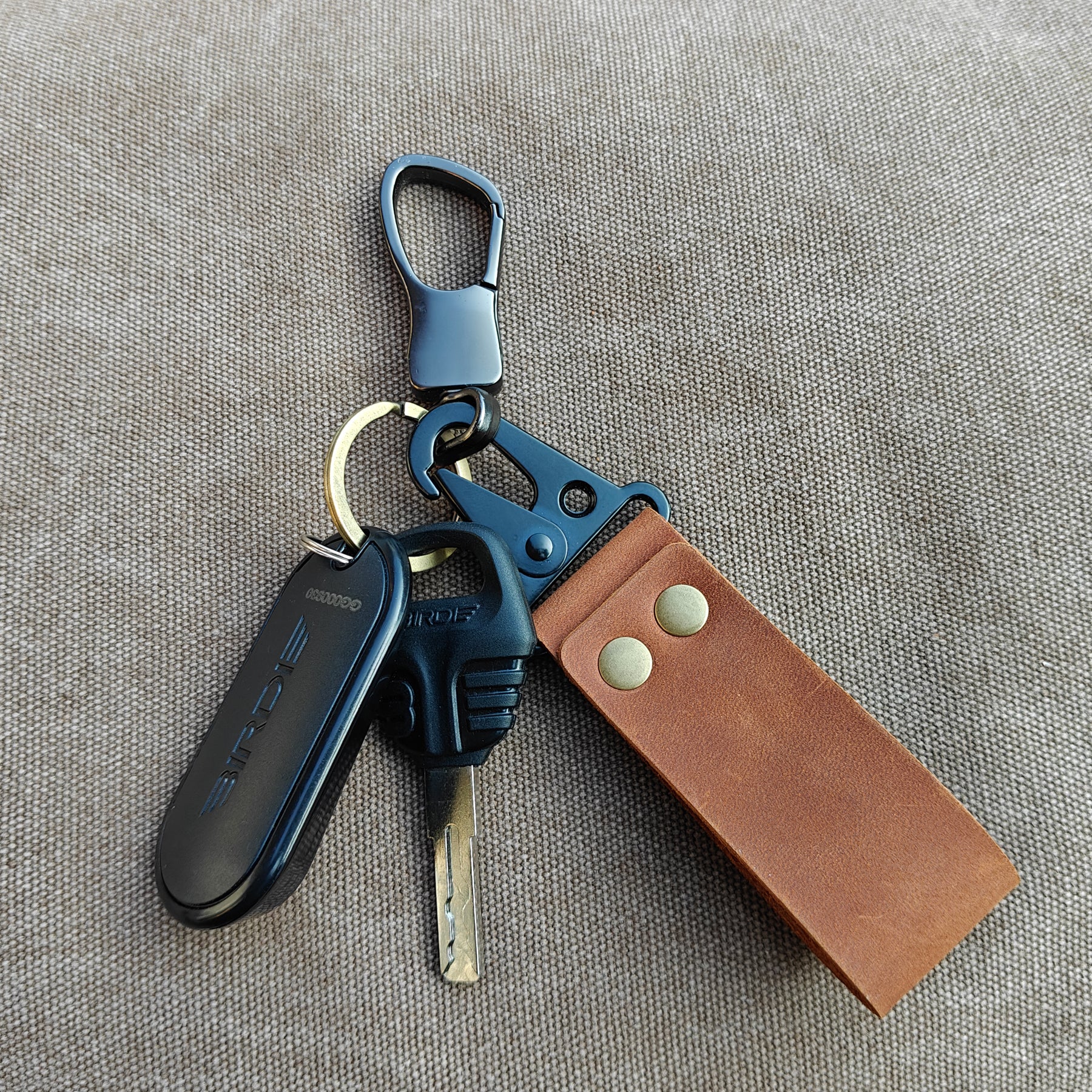 MEEBOY Handmade Leather Key Ring Holder, Belt Loop Key Keeper
