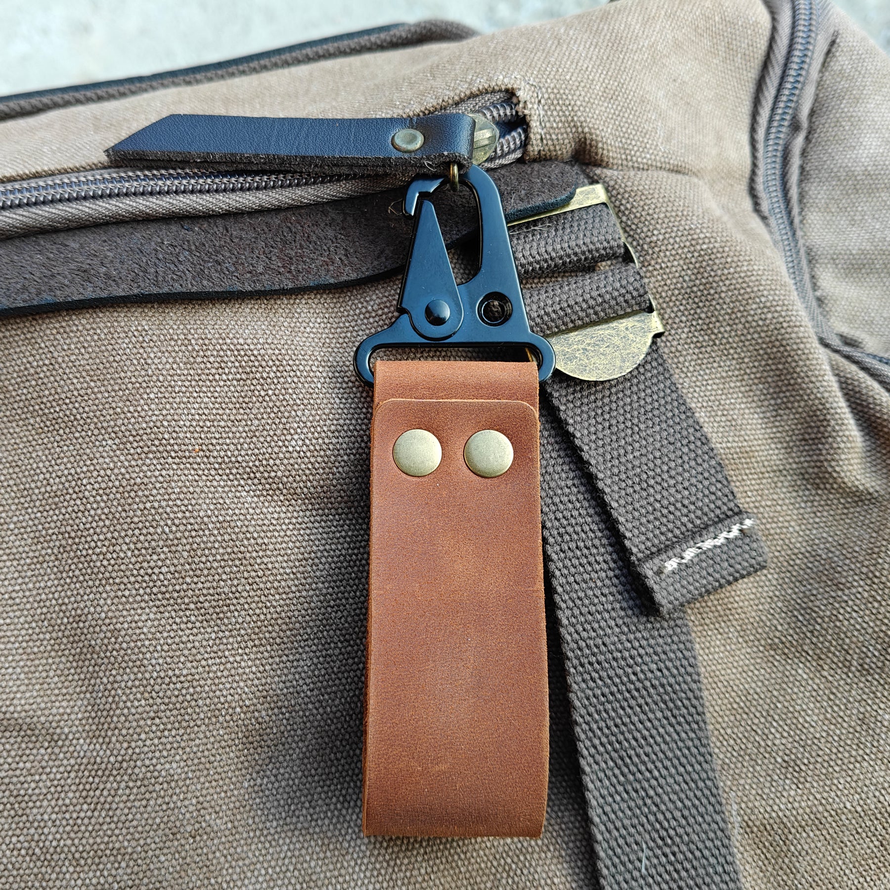 MEEBOY Handmade Leather Key Ring Holder, Belt Loop Key Keeper