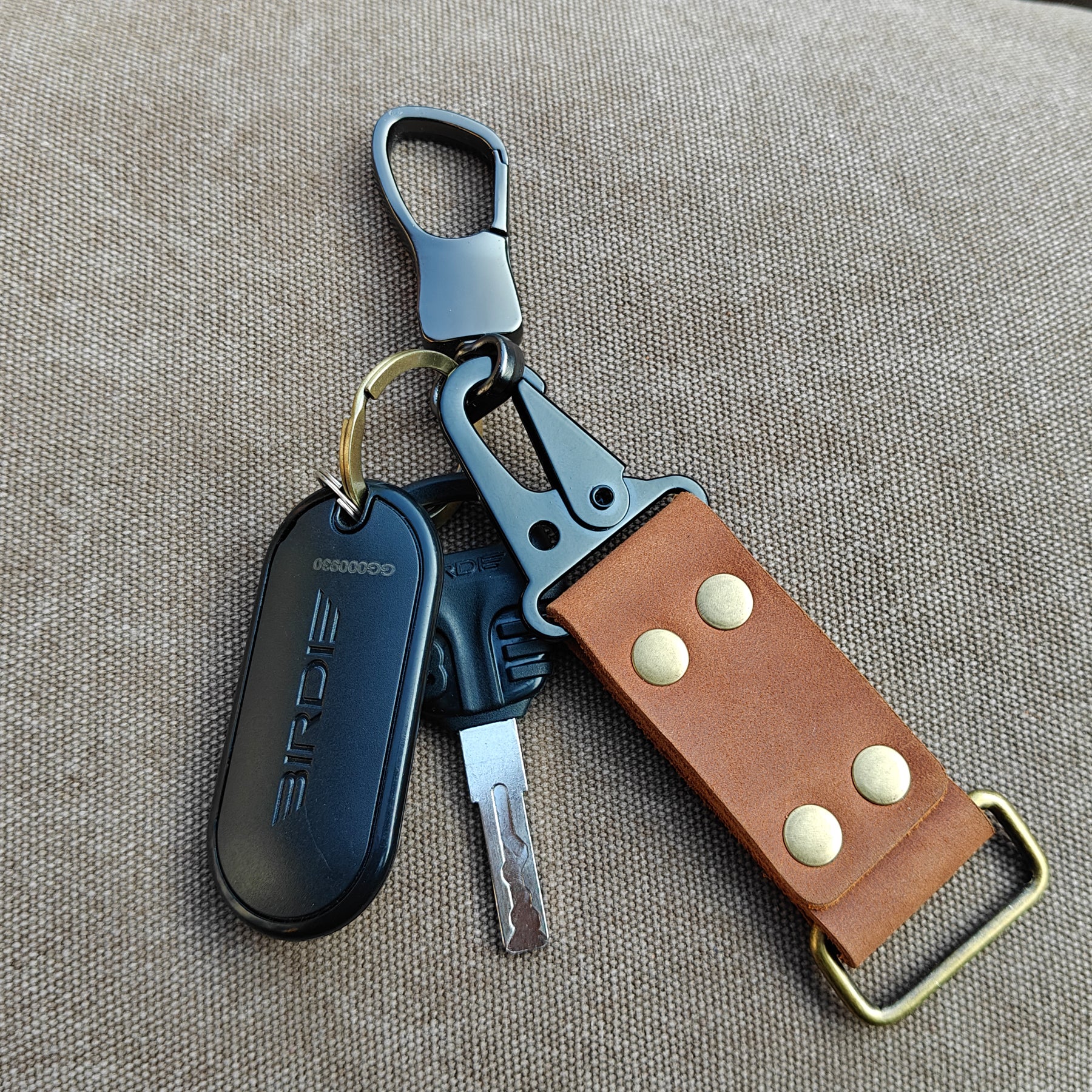 MEEBOY Large Handmade Heavy Duty Key ring holder, 4 Rivets Fixed Widened Leather Carabiner Keys