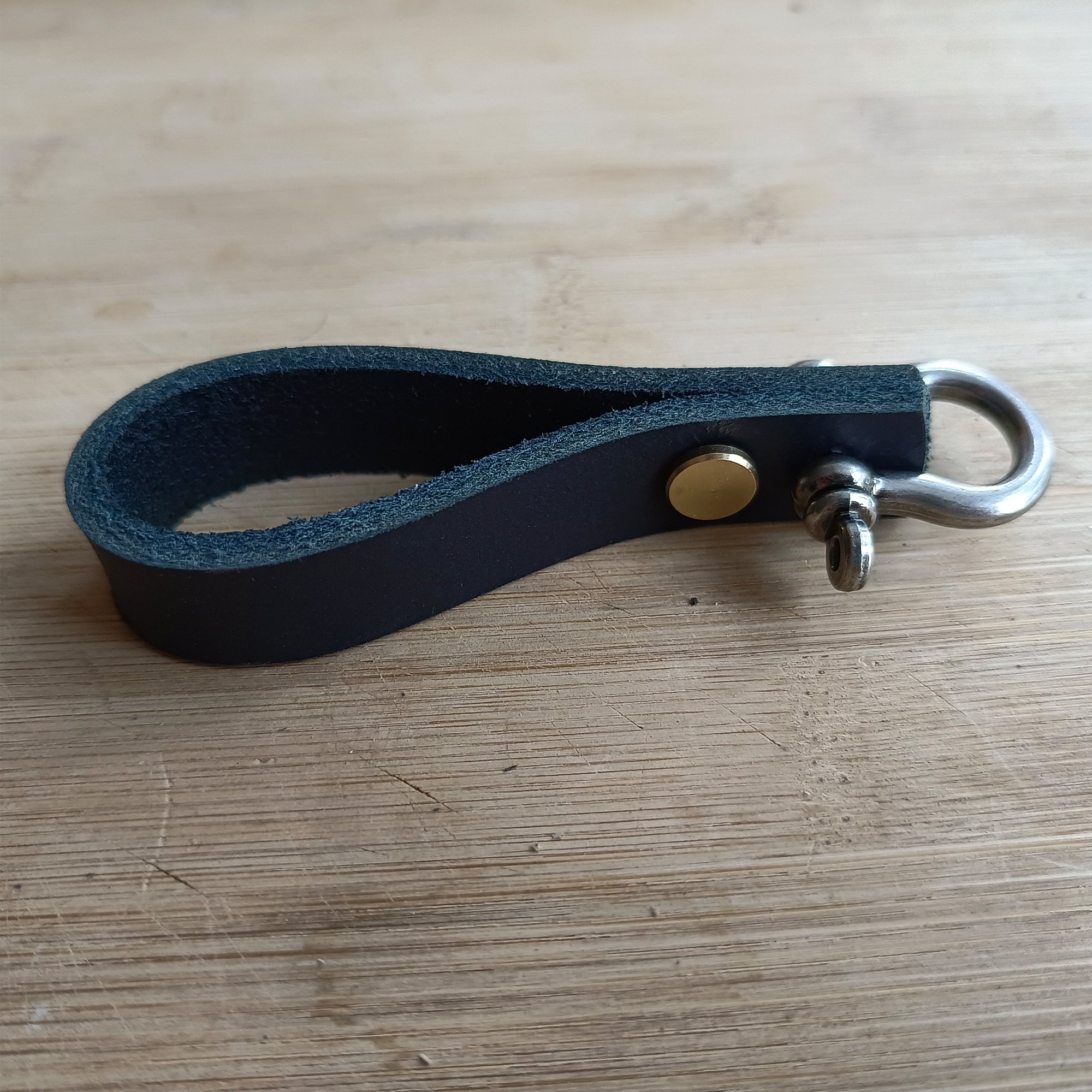 MEEBOY Handmade Thick Leather Keychain, Leather Car Keyring,leather Key Holder,leather belt keeper (alloy buckle)